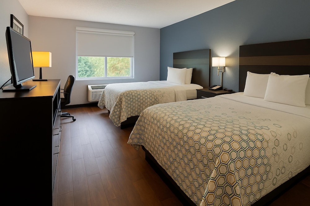 HomeTown Inn by Red Roof East Syracuse - photo 26