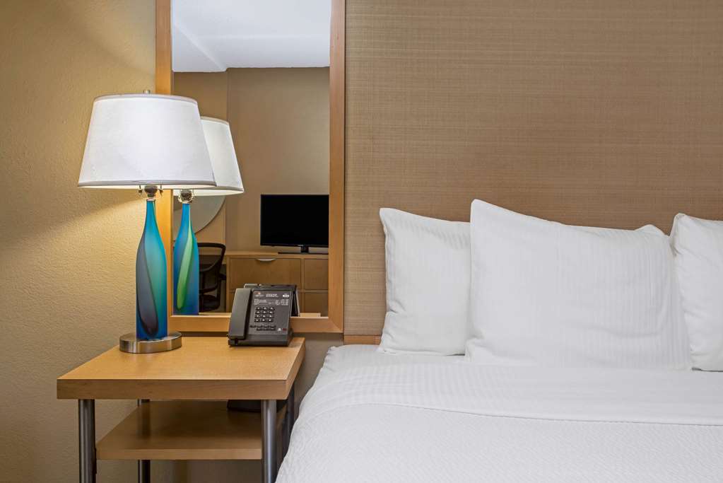 La Quinta Inn & Suites by Wyndham West Palm Beach Airport - photo 9