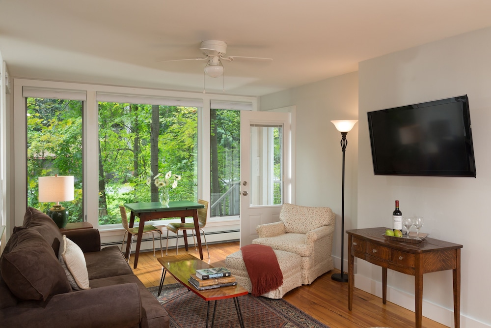 The Woodstock Inn on the Millstream - photo 9
