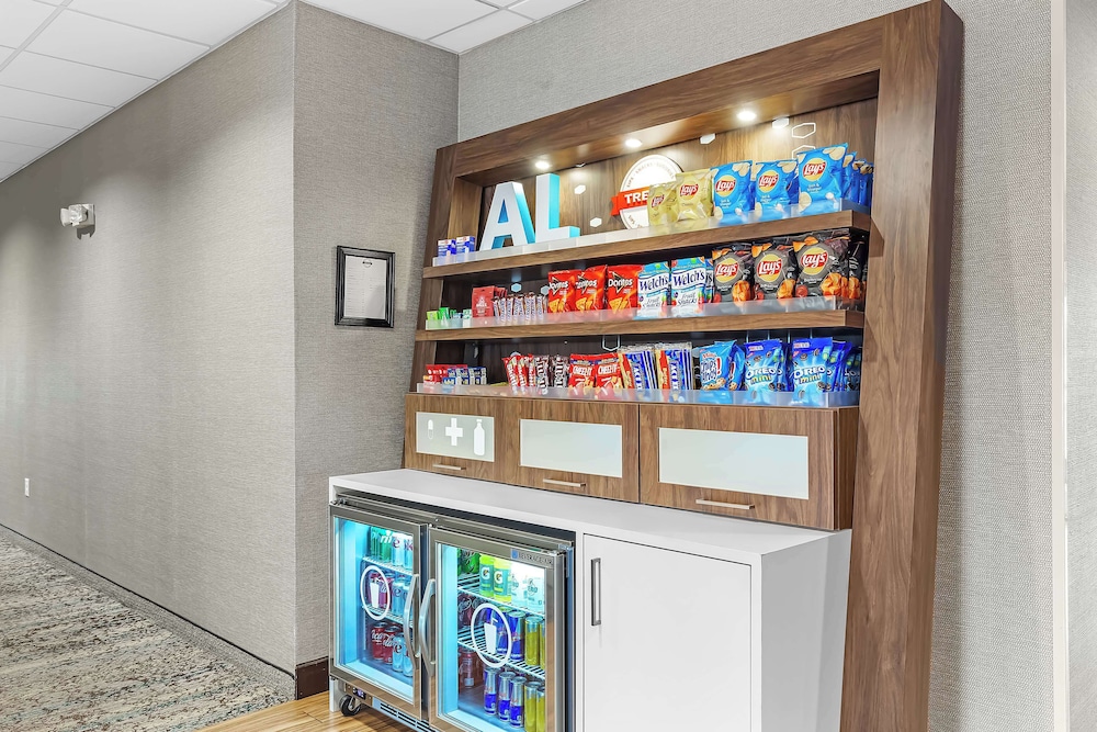 Hampton Inn Atmore - photo 27