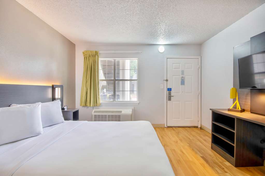 Studio 6 Extended Stay San Antonio TX Six Flags - photo 20