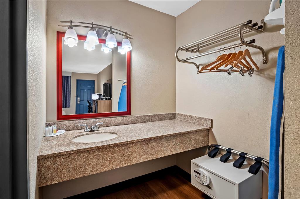 Days Inn by Wyndham Whitmore Lake Ann Arbor Brighton - photo 16