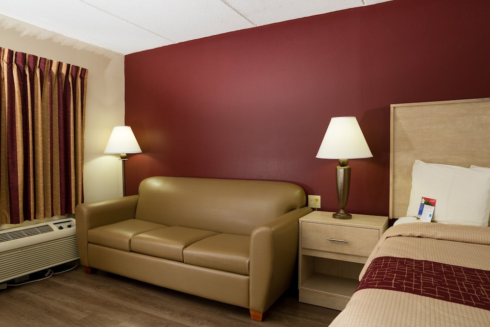 Red Roof Inn & Suites Pigeon Forge Parkway - photo 17