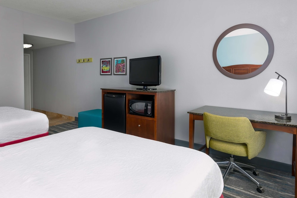 Hampton Inn & Suites Winston Salem University Area NC - photo 9