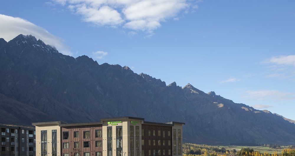 Wyndham Garden Remarkables Park Queenstown — 4-Star Luxury Hotel in Queenstown, New Zealand