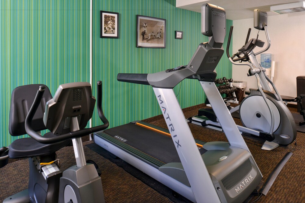 Holiday Inn Express & Suites Central Omaha by IHG - photo 21
