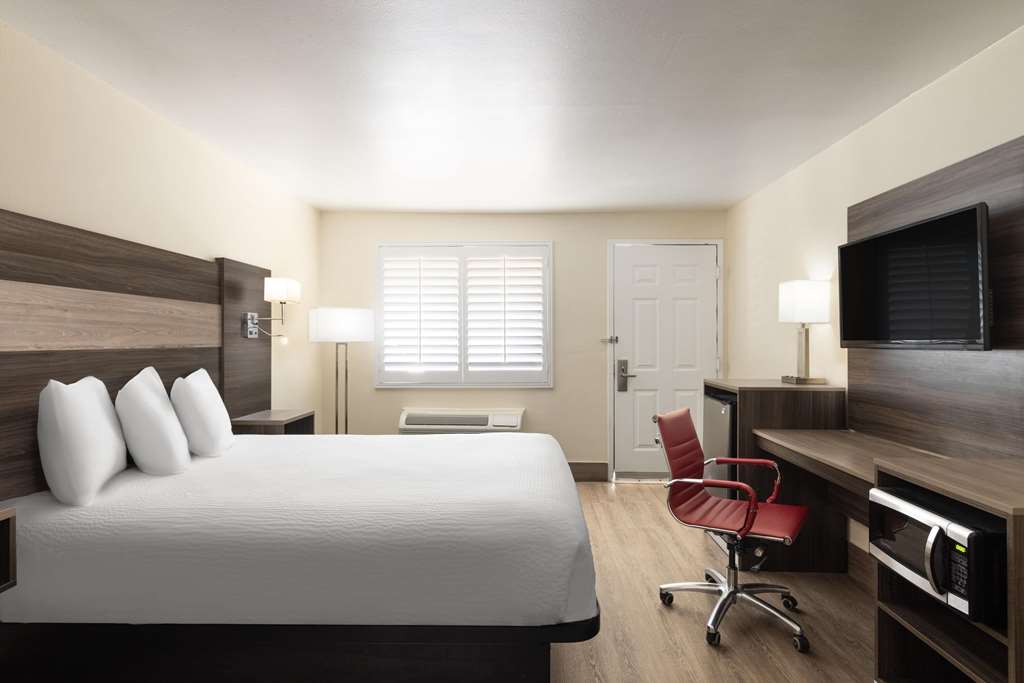 Ramada by Wyndham Kingman - photo 21
