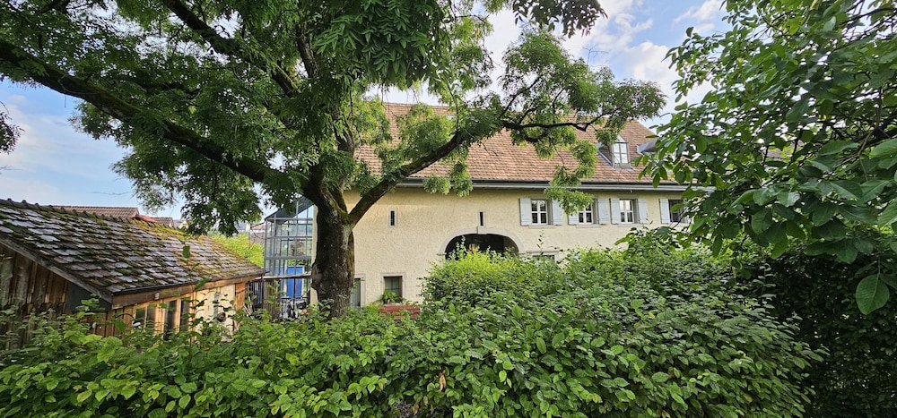 Blue Wall BnB — 4-Star Luxury Hotel in Gebenstorf, Switzerland