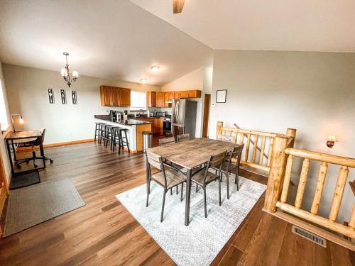 Secluded Cabin_fishing_hiking_relaxing_fireplace — hotel in Florissant