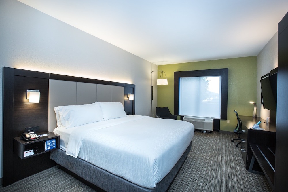 Holiday Inn Express Hotel & Suites Tupelo by IHG - photo 22