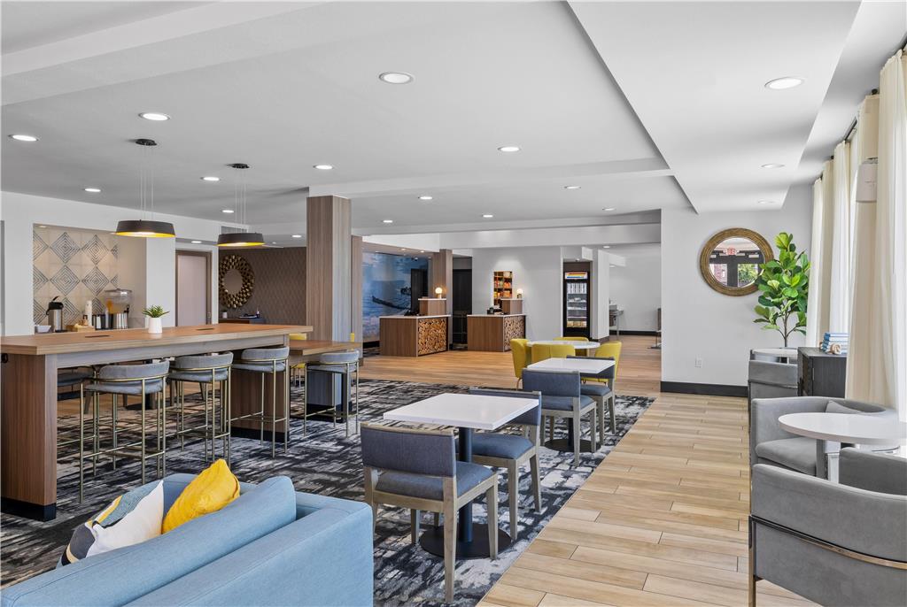 La Quinta Inn & Suites by Wyndham Santa Cruz - photo 6