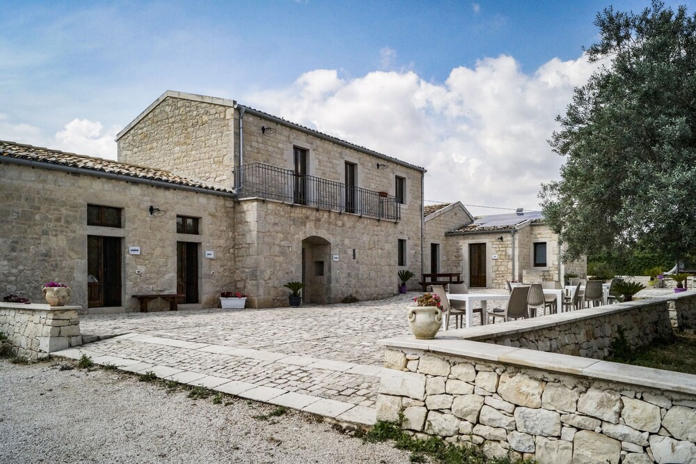 Trebalate Resort - carbon neutral hotel in Modica