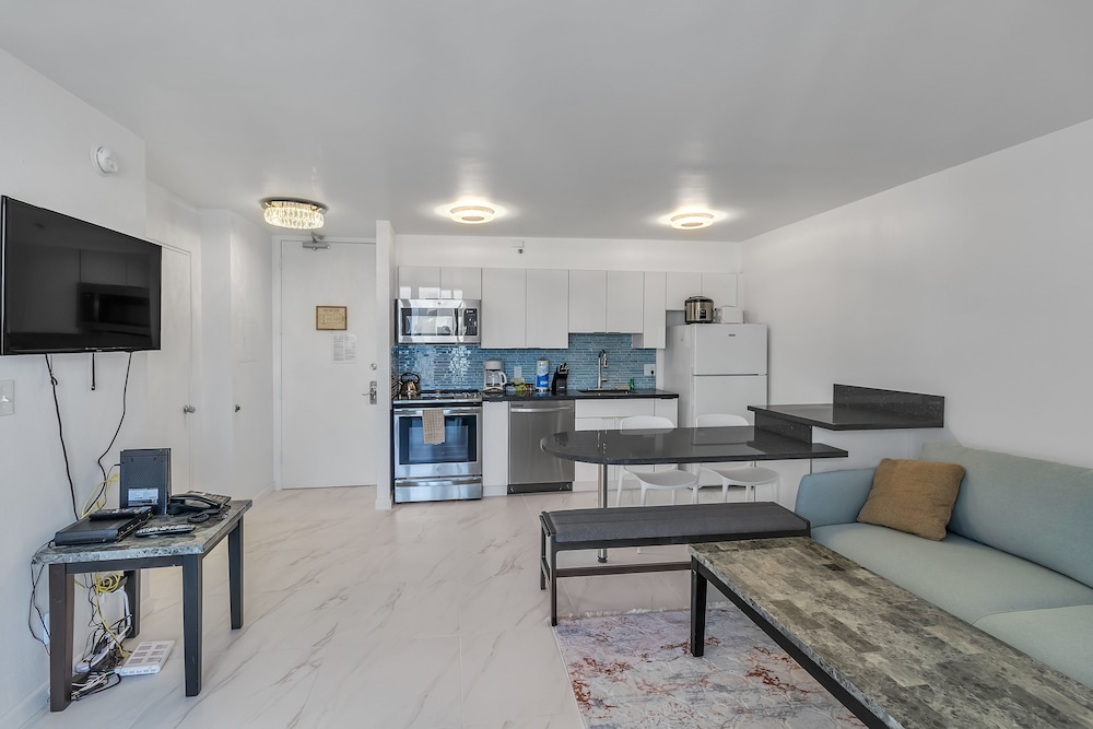 Waikiki Banyan Condo Located One Block From Waikiki Beach by Koko Resort Vacation Rentals - photo 79