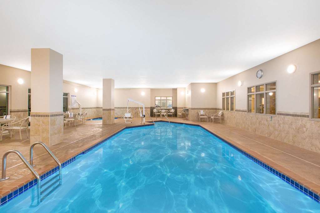AmericInn by Wyndham Humboldt - photo 9