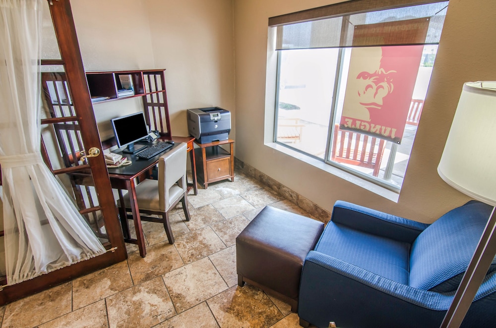 Comfort Inn & Suites Pittsburg KS - photo 47