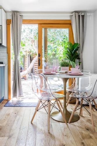 Charming 1 Bedroom Home near Downtown Culver — 4-Star Luxury Hotel in Los Angeles, United States