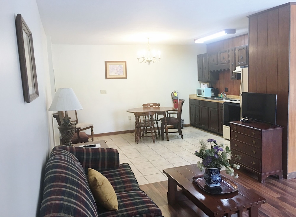 Meadowlark Motel with Restaurant & Bar - photo 8