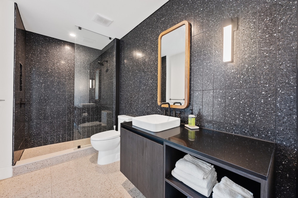 Austin Condo Hotel - photo 755
