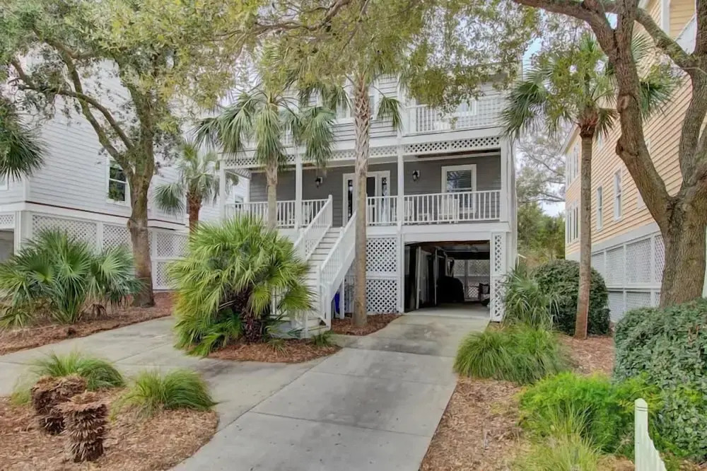 Pelican Bay 38 by Wild Dunes with Amenities — hotel in Isle Of Palms