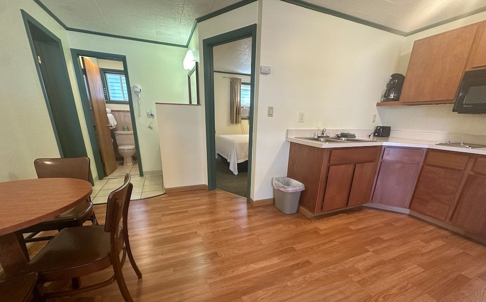 O'Sullivan's On The Lake Motel - photo 15