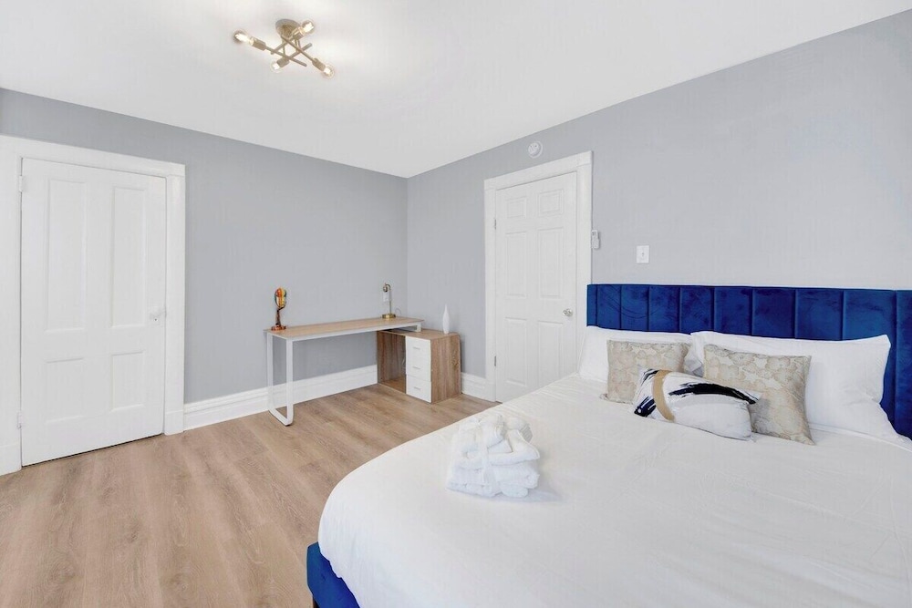 Single Family 3BR Home Game Room Parking — 4-Star Luxury Hotel in Yonkers, United States
