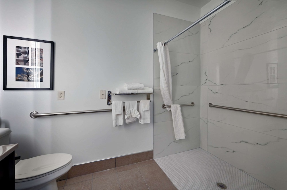 Country Inn & Suites by Radisson Bloomington Normal Airport IL - photo 23