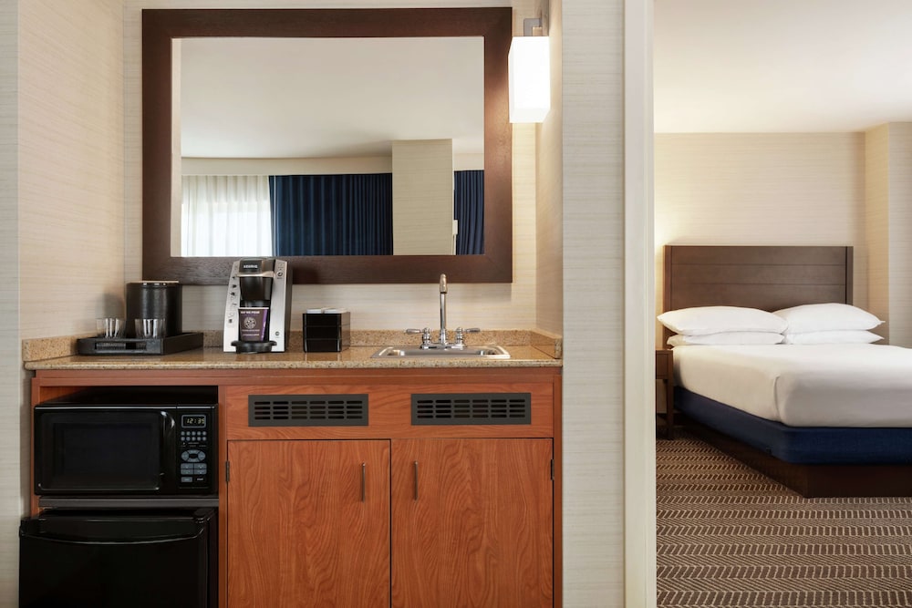 Embassy Suites Boston Logan Airport - photo 16