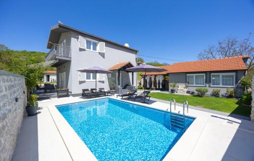 Villa Batarelo fully air conditioned — 4-Star Luxury Hotel in Sinj, Croatia