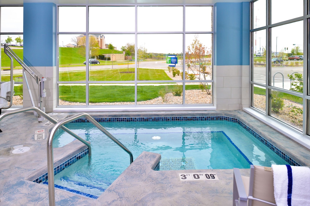 Holiday Inn Express & Suites Madison by IHG - photo 24