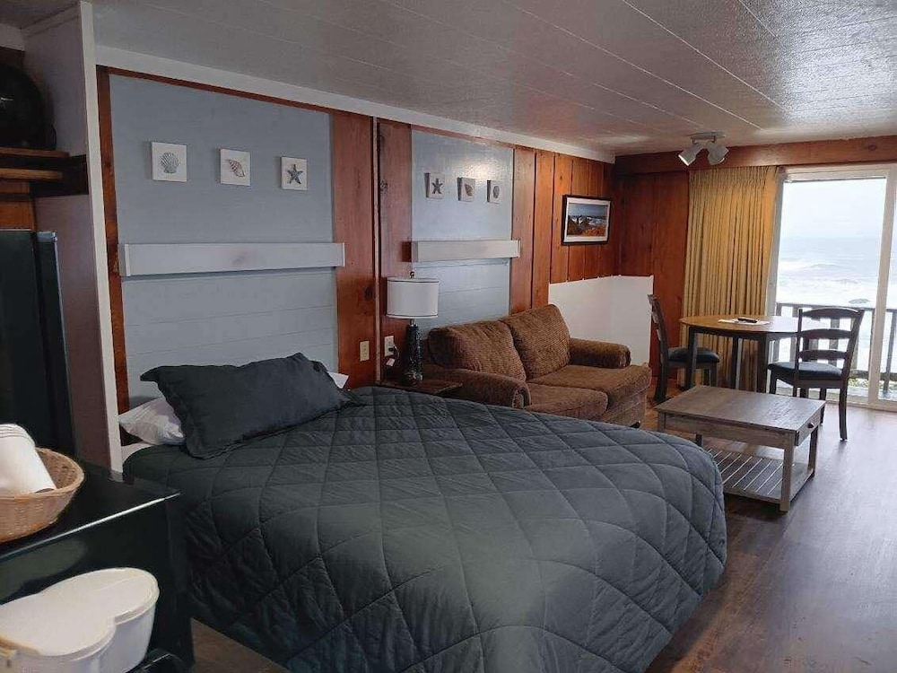 Sunset Oceanfront Lodging - photo 30