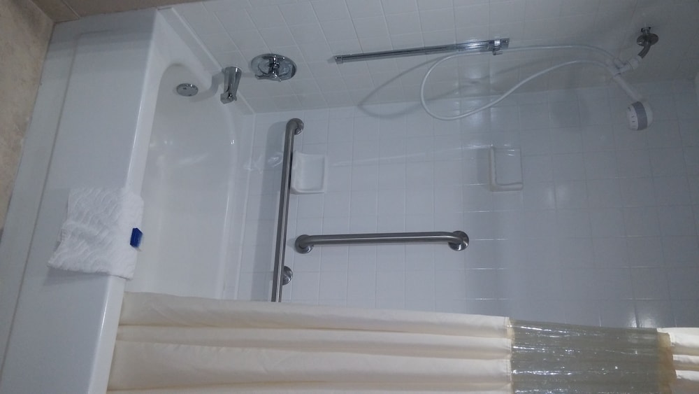 Days Inn by Wyndham Englewood Dayton Airport - photo 15