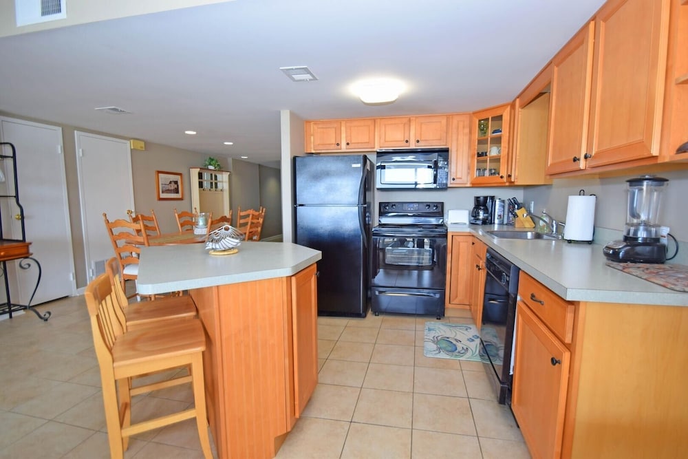 Braemar Towers 412 2 Br Condo - photo 7