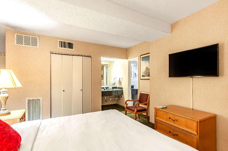 Red Lion Hotel Rosslyn Iwo Jima - photo 51