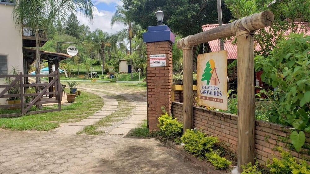 Pousada Fazenda Recanto dos Carvalhos — hotel in Piracanjuba