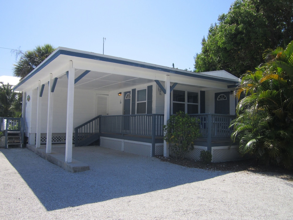 Tropical Winds Motel & Cottages - photo 7