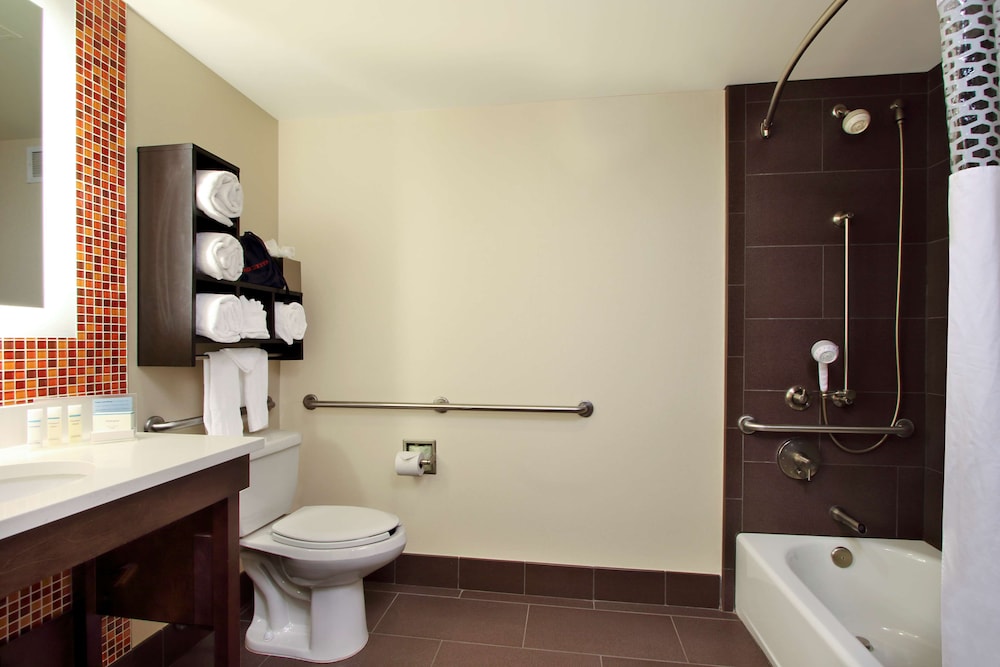 Hampton Inn & Suites Columbus Downtown - photo 45