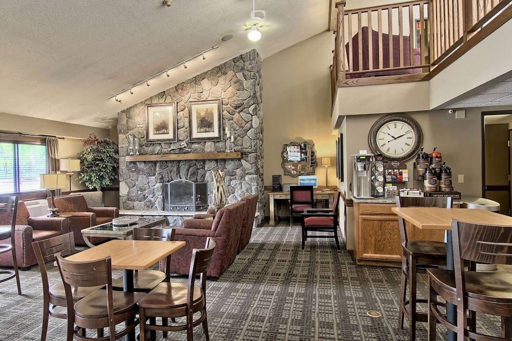 Blossom Hotel & Suites Traverse City - photo 3
