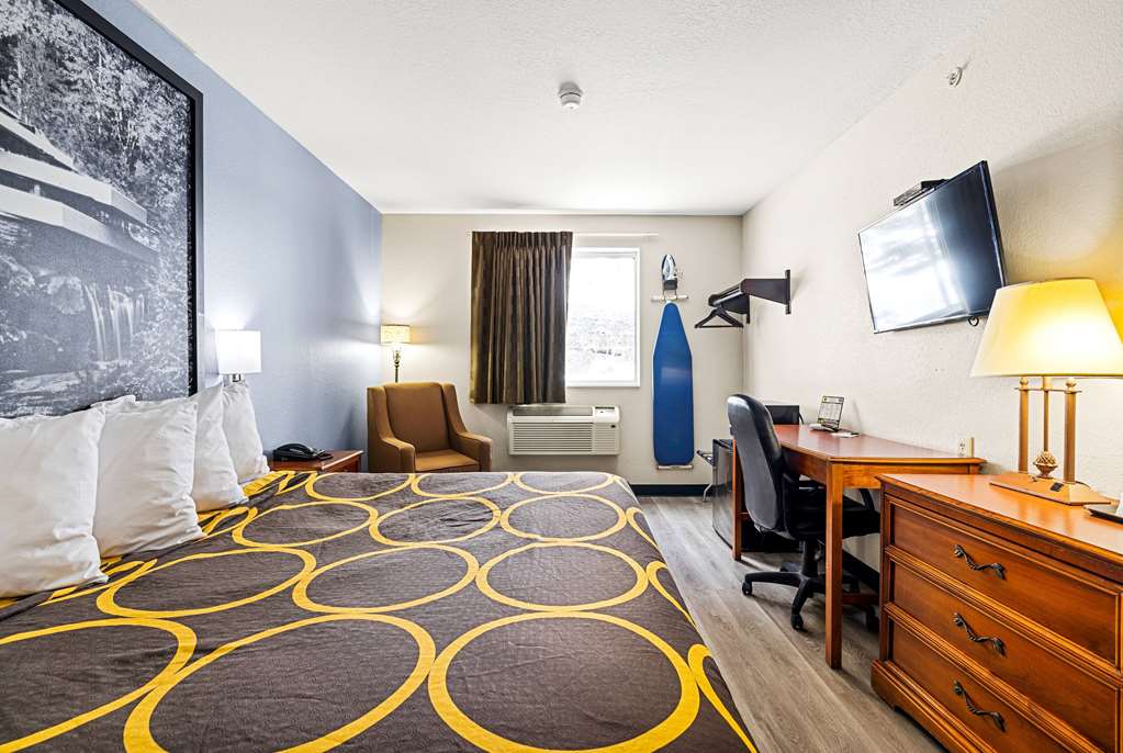 Super 8 by Wyndham Pittsburgh Monroeville - photo 31