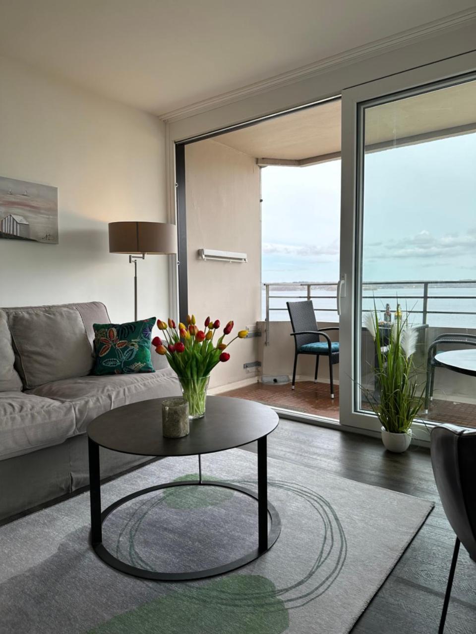 Weitblick mit Strandkorb mehr Meer geht nicht — 4-Star Luxury Hotel in Gluecksburg, Germany