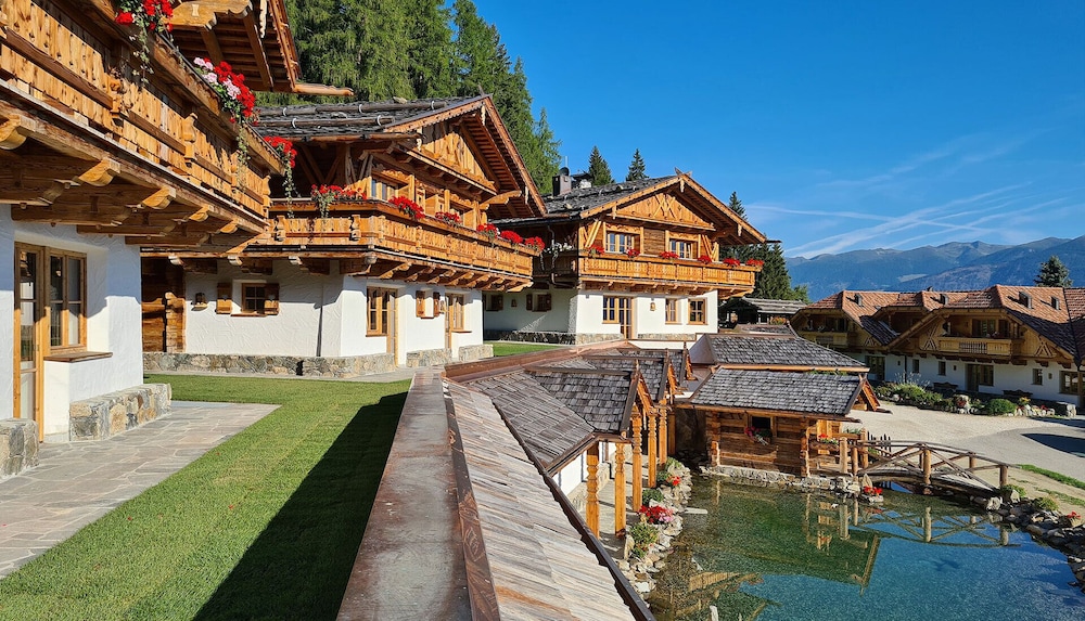 Chalets Almdorf Haidenberg in Brunico, Italy