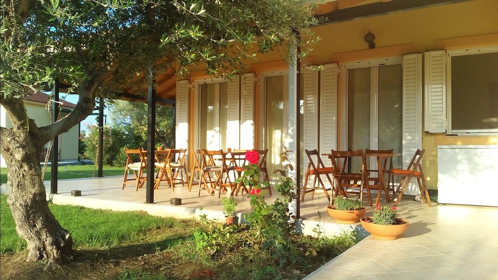 AnthosGuestHouses in Zacharo, Greece