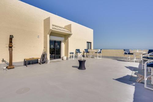 Resort Style Penthouse with Patio in Hudson - photo 12