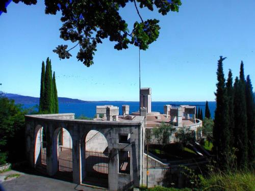 B&B Al Vittoriale Da Maja — 4-Star Luxury Hotel in Gardone Riviera, Italy