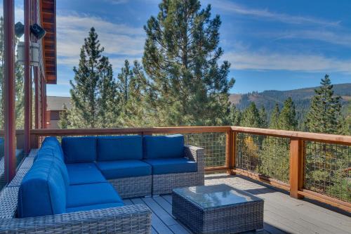 Pinnacle Views at Tahoe Donner 4BR Hot Tub in Truckee, United States