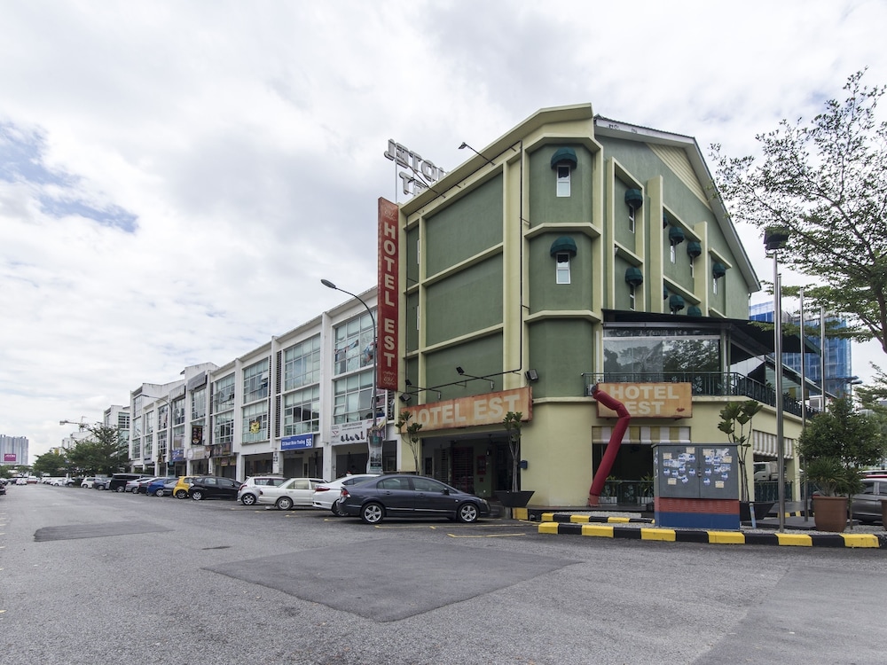 OYO 604 Hotel Est Equine Park in Putrajaya, Malaysia