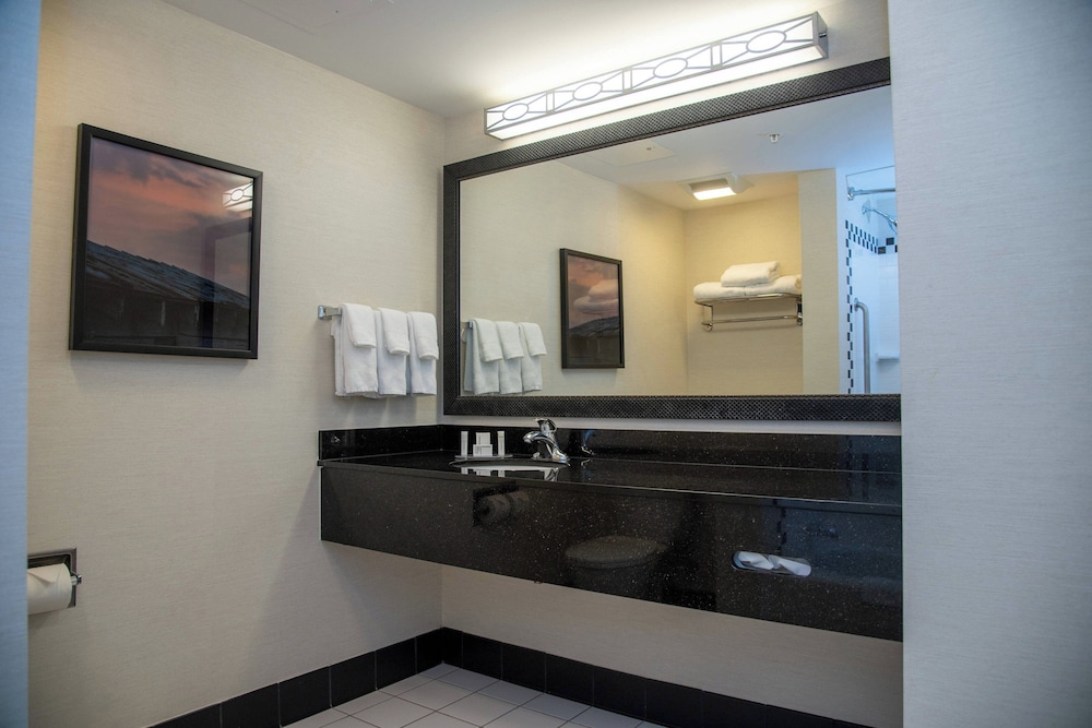 Fairfield Inn & Suites by Marriott Lewisburg - photo 8