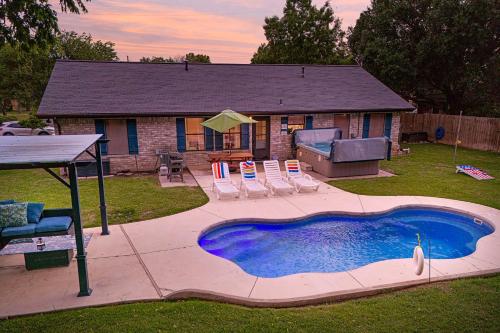 5 O’Clock Somewhere Hot Tub Pool Fire Pit in Fredericksburg, United States