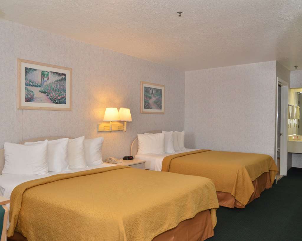 Econo Lodge San Antonio South - photo 13