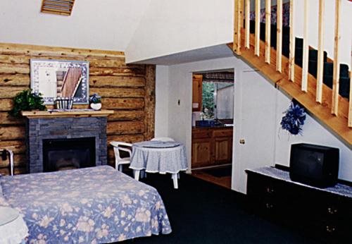 Bear Creek Cabins — Midpines — photo 4