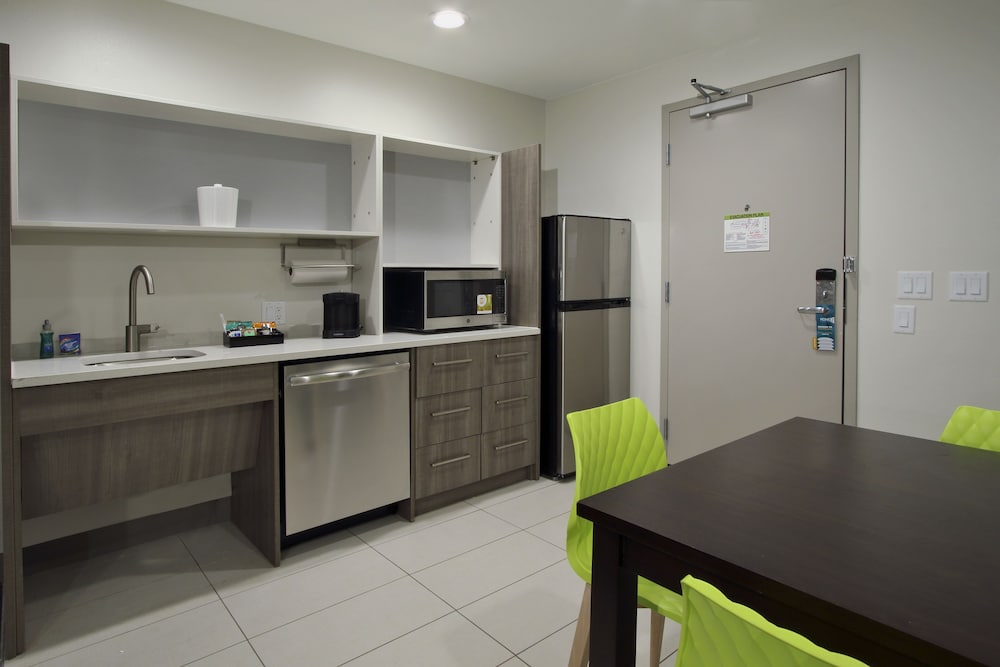 Home2 Suites by Hilton Beaumont - photo 32